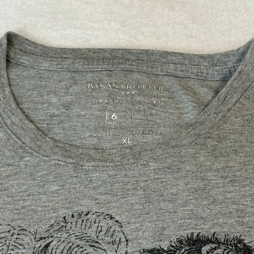 🦁Banana Republic Graphic Tee Lion Tee